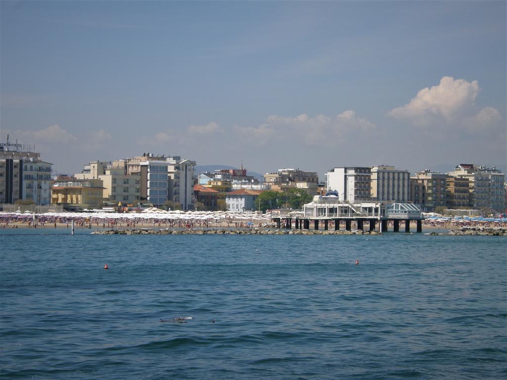 Hotel Augusta Габиче Маре Екстериор снимка